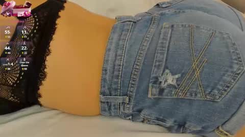 Snapshot of beautyari_ chatting on 02-25-25, 03:27 Ariana Reyes online show from 02-25-25, 03:27