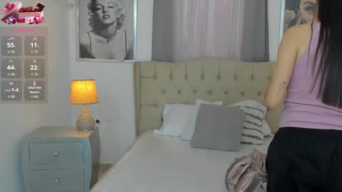 Snapshot of beautyari_ chatting on 09-24-25, 12:30 Ariana Reyes online show from 09-24-25, 12:30