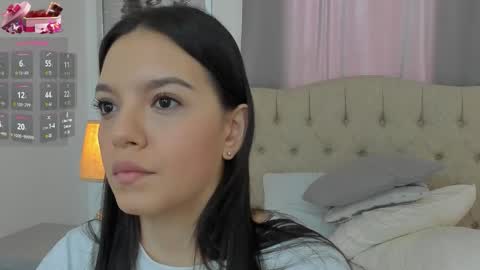 Snapshot of beautyari_ chatting on 09-29-25, 12:32 Ariana Reyes online show from 09-29-25, 12:32