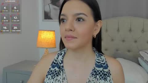 Snapshot of beautyari_ chatting on 10-06-25, 12:35 Ariana Reyes online show from 10-06-25, 12:35