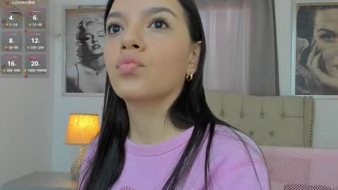 Snapshot of beautyari_ chatting on 10-07-25, 12:13 Ariana Reyes online show from 10-07-25, 12:13