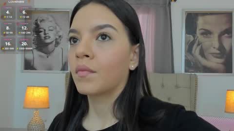 Snapshot of beautyari_ chatting on 10-08-25, 12:25 Ariana Reyes online show from 10-08-25, 12:25