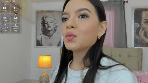 Snapshot of beautyari_ chatting on 10-10-25, 12:15 Ariana Reyes online show from 10-10-25, 12:15