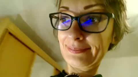 Snapshot of bebacksooon chatting on 12-15-24, 07:42 Raluca online show from 12-15-24, 07:42