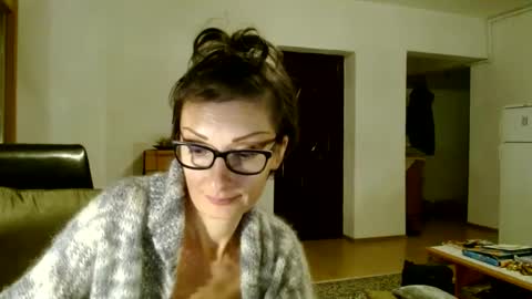 Snapshot of bebacksooon chatting on 12-22-24, 06:26 Raluca online show from 12-22-24, 06:26