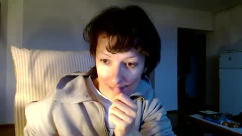 Snapshot of bebacksooon chatting on 12-24-24, 02:22 Raluca online show from 12-24-24, 02:22