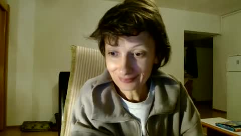 Snapshot of bebacksooon chatting on 12-25-24, 08:28 Raluca online show from 12-25-24, 08:28