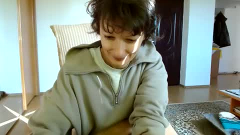 Snapshot of bebacksooon chatting on 01-10-25, 09:13 Raluca online show from 01-10-25, 09:13