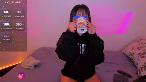 Snapshot of becca_be_ chatting on 01-17-25, 03:12 Becca is here online show from 01-17-25, 03:12