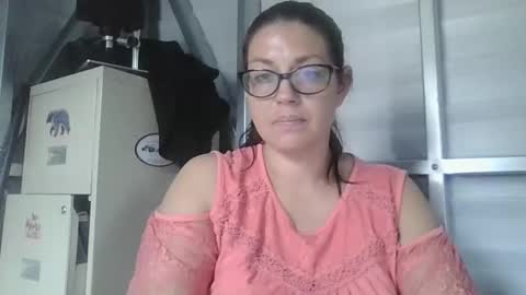 Snapshot of beccabee37 chatting on 02-27-26, 05:13 beccabee37 online show from 02-27-26, 05:13