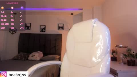 Snapshot of beck__jones chatting on 11-08-25, 03:45 Marzhie online show from 11-08-25, 03:45