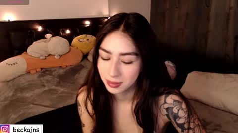 Snapshot of beck__jones chatting on 12-03-25, 05:37 Marzhie online show from 12-03-25, 05:37