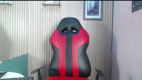 Snapshot of becker2_ chatting on 12-01-25, 11:10 becker2_ online show from 12-01-25, 11:10