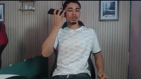 Snapshot of becker2_ chatting on 12-02-25, 10:27 becker2_ online show from 12-02-25, 10:27