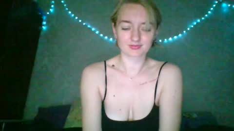 Snapshot of beckixolensy chatting on 05-31-26, 10:33 BeckiXOlensy online show from 05-31-26, 10:33