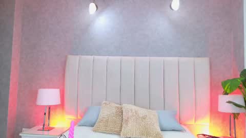 Snapshot of becky_gb chatting on 09-20-25, 07:26 Laura Tobon online show from 09-20-25, 07:26