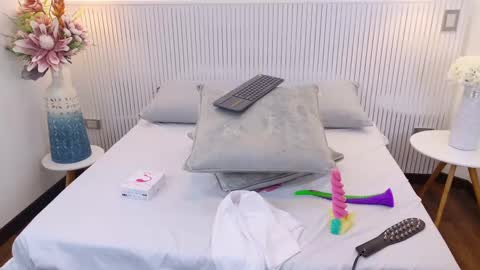 Snapshot of becky_gb chatting on 10-03-25, 08:17 Laura Tobon online show from 10-03-25, 08:17