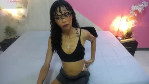 becky_lynch_102 online show from 11-17-25, 05:19