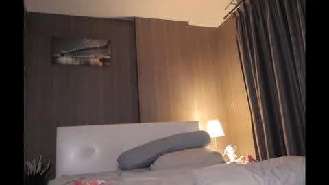 bee_thai online show from 12-18-25, 05:19