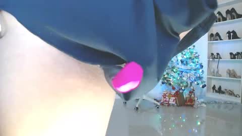 Bee if you ever see the girl who can take 12 inch all the way inside the ass try me online show from 12-16-24, 01:10