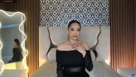 Snapshot of beella_tay1 chatting on 12-16-25, 12:43 BELLA online show from 12-16-25, 12:43