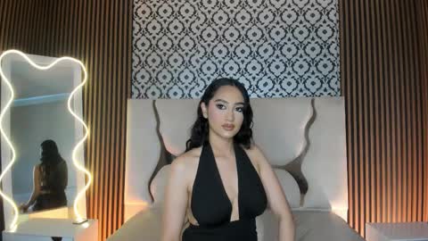 Snapshot of beella_tay1 chatting on 12-22-25, 12:24 BELLA online show from 12-22-25, 12:24