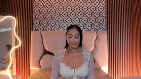 Snapshot of beella_tay1 chatting on 02-27-26, 12:27 BELLA online show from 02-27-26, 12:27