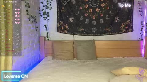 Snapshot of bekky_hammon chatting on 10-15-25, 03:17 Bekky online show from 10-15-25, 03:17