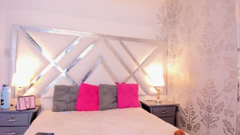 Snapshot of belacampbell chatting on 12-22-24, 10:47 Bela online show from 12-22-24, 10:47