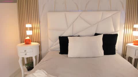 Snapshot of belacampbell chatting on 10-09-25, 06:11 Bela online show from 10-09-25, 06:11