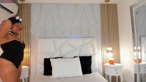 Snapshot of belacampbell chatting on 10-10-25, 05:28 Bela online show from 10-10-25, 05:28