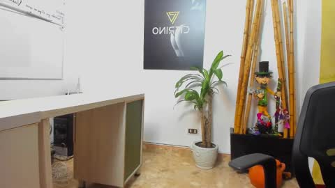 independent model online show from 12-03-24, 05:42