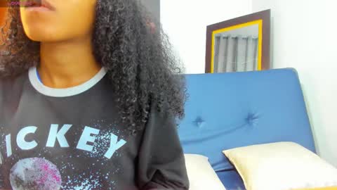 Snapshot of belen10 chatting on 10-15-25, 11:43 Belen  online show from 10-15-25, 11:43