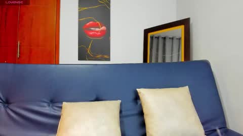 Snapshot of belen10 chatting on 10-19-25, 11:44 Belen  online show from 10-19-25, 11:44