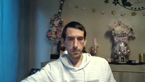 Snapshot of belgianboy33 chatting on 11-19-25, 09:20 Dreamcock online show from 11-19-25, 09:20