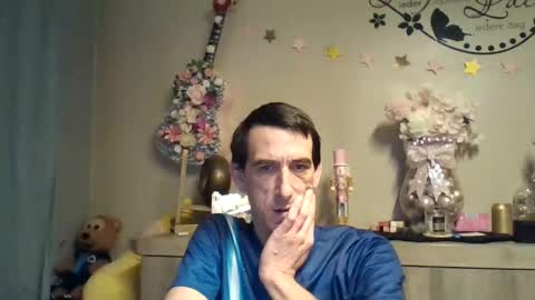 Snapshot of belgianboy33 chatting on 11-22-25, 06:51 Dreamcock online show from 11-22-25, 06:51