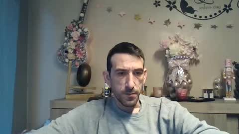 Snapshot of belgianboy33 chatting on 12-15-25, 08:07 Dreamcock online show from 12-15-25, 08:07