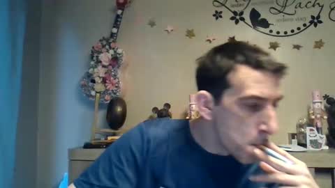 Snapshot of belgianboy33 chatting on 12-17-25, 07:58 Dreamcock online show from 12-17-25, 07:58