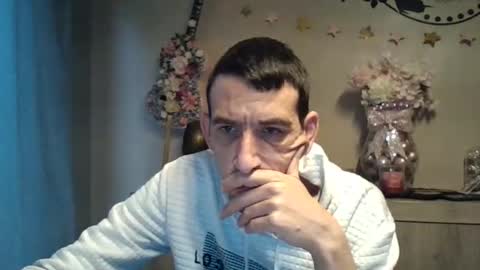 Snapshot of belgianboy33 chatting on 12-19-25, 08:21 Dreamcock online show from 12-19-25, 08:21