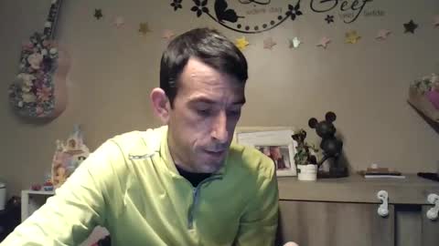 Snapshot of belgianboy33 chatting on 04-14-26, 02:50 Dreamcock online show from 04-14-26, 02:50