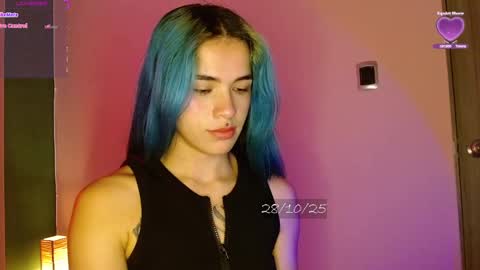 Snapshot of bell_art chatting on 10-28-25, 05:37 online show from 10-28-25, 05:37