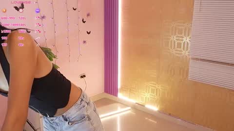 Snapshot of bella19__ chatting on 10-18-25, 08:42 bella19   online show from 10-18-25, 08:42