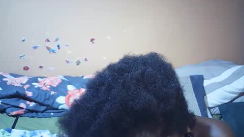 Snapshot of bella307697 chatting on 11-21-25, 03:38 Bella online show from 11-21-25, 03:38