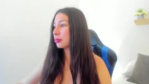 Snapshot of bella_99x chatting on 05-26-26, 11:28 Bel 3 online show from 05-26-26, 11:28