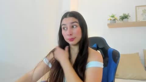 Snapshot of bella_99x chatting on 06-12-26, 11:42 Bel 3 online show from 06-12-26, 11:42