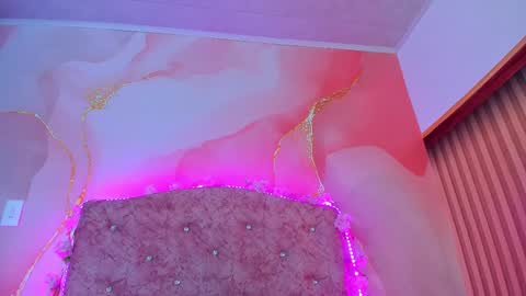 Snapshot of bella__sweets chatting on 02-20-25, 06:46 Melanie online show from 02-20-25, 06:46