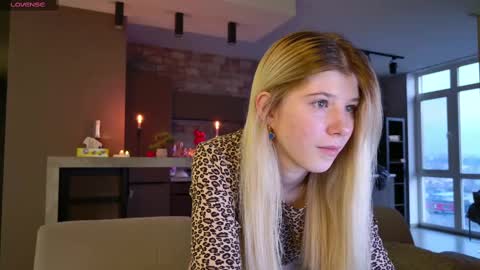 Bella online show from 03-10-25, 04:17