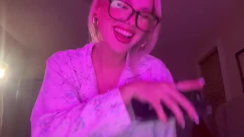 Snapshot of bella_christian chatting on 02-11-25, 02:46 Bella Baby online show from 02-11-25, 02:46