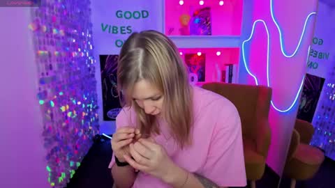 Bella online show from 04-19-26, 09:08