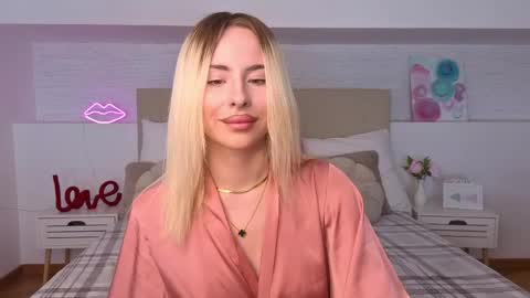 Snapshot of bella_crazyy chatting on 04-29-26, 07:42 Bella online show from 04-29-26, 07:42